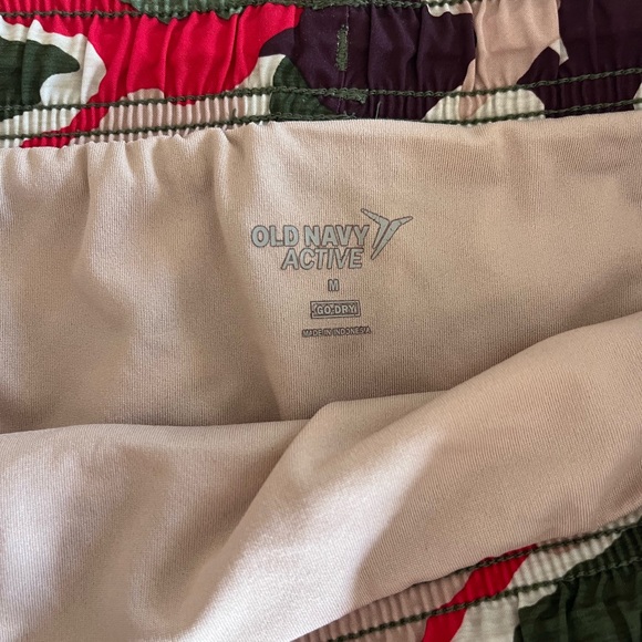 Women’s old navy activewear running shorts size medium - Picture 2 of 2